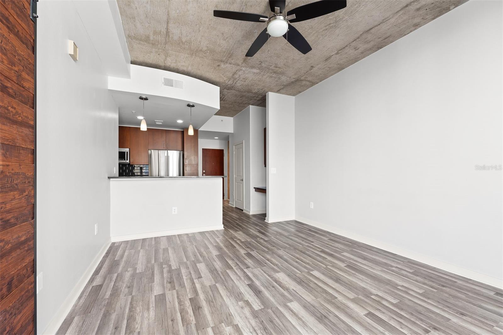 Image 14 of 32 For 155 Court Avenue 1604