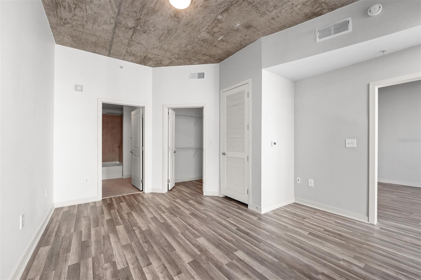 Image 16 of 32 For 155 Court Avenue 1604