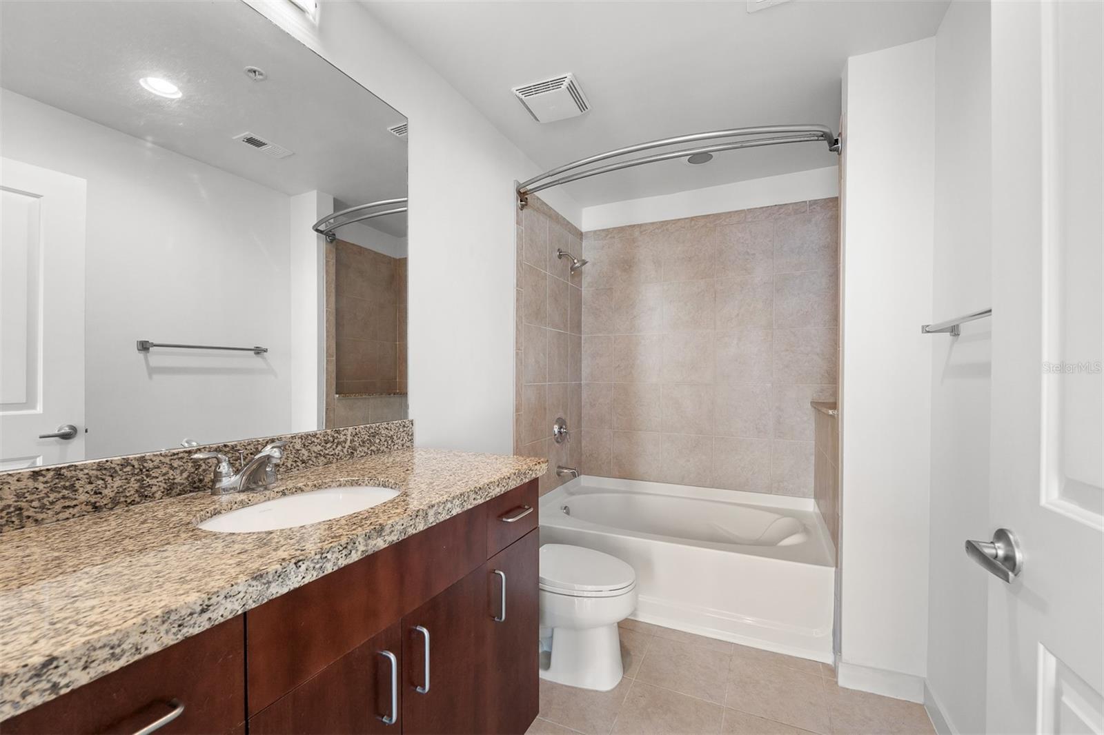 Image 19 of 32 For 155 Court Avenue 1604