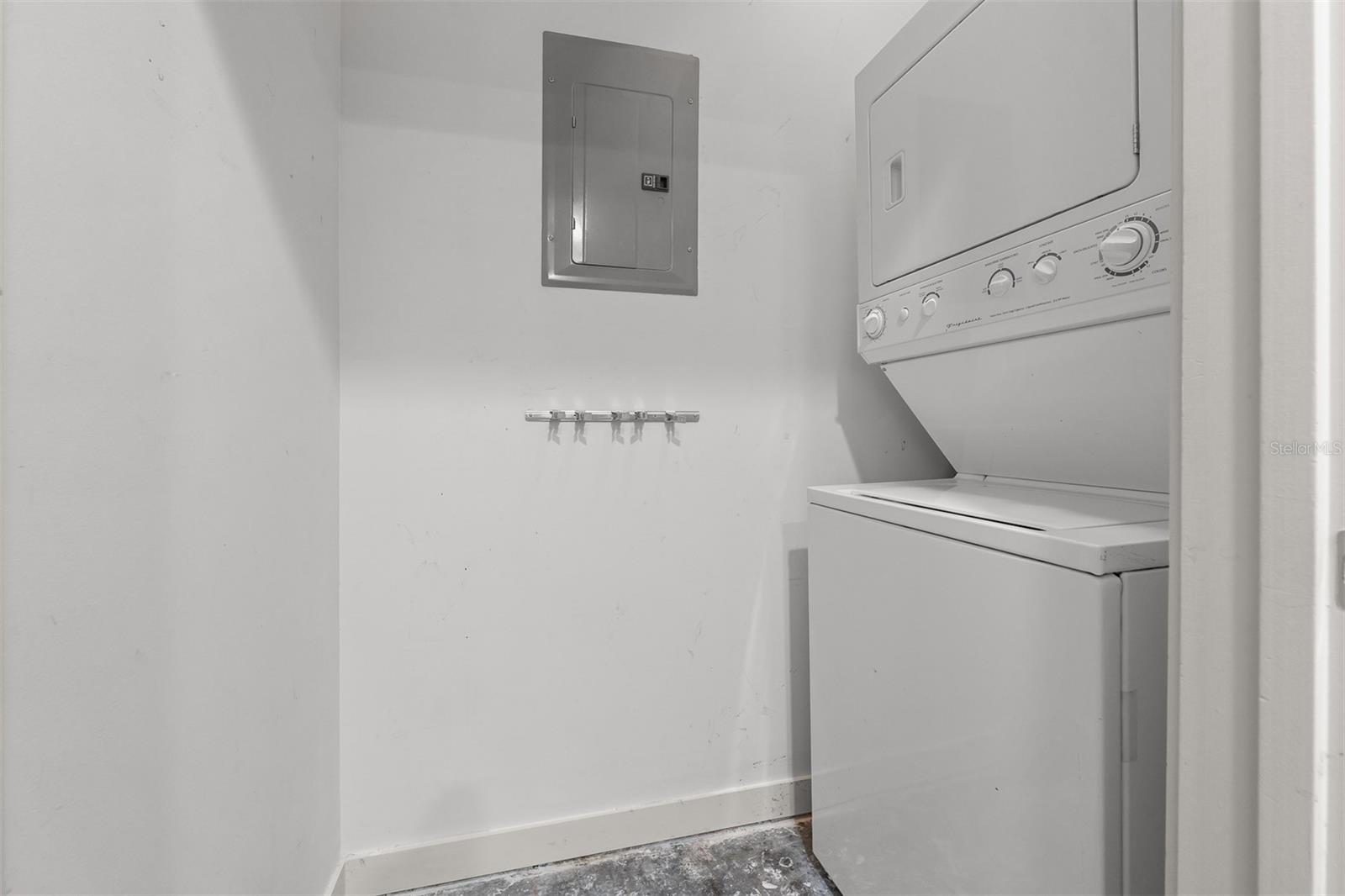 Image 20 of 32 For 155 Court Avenue 1604