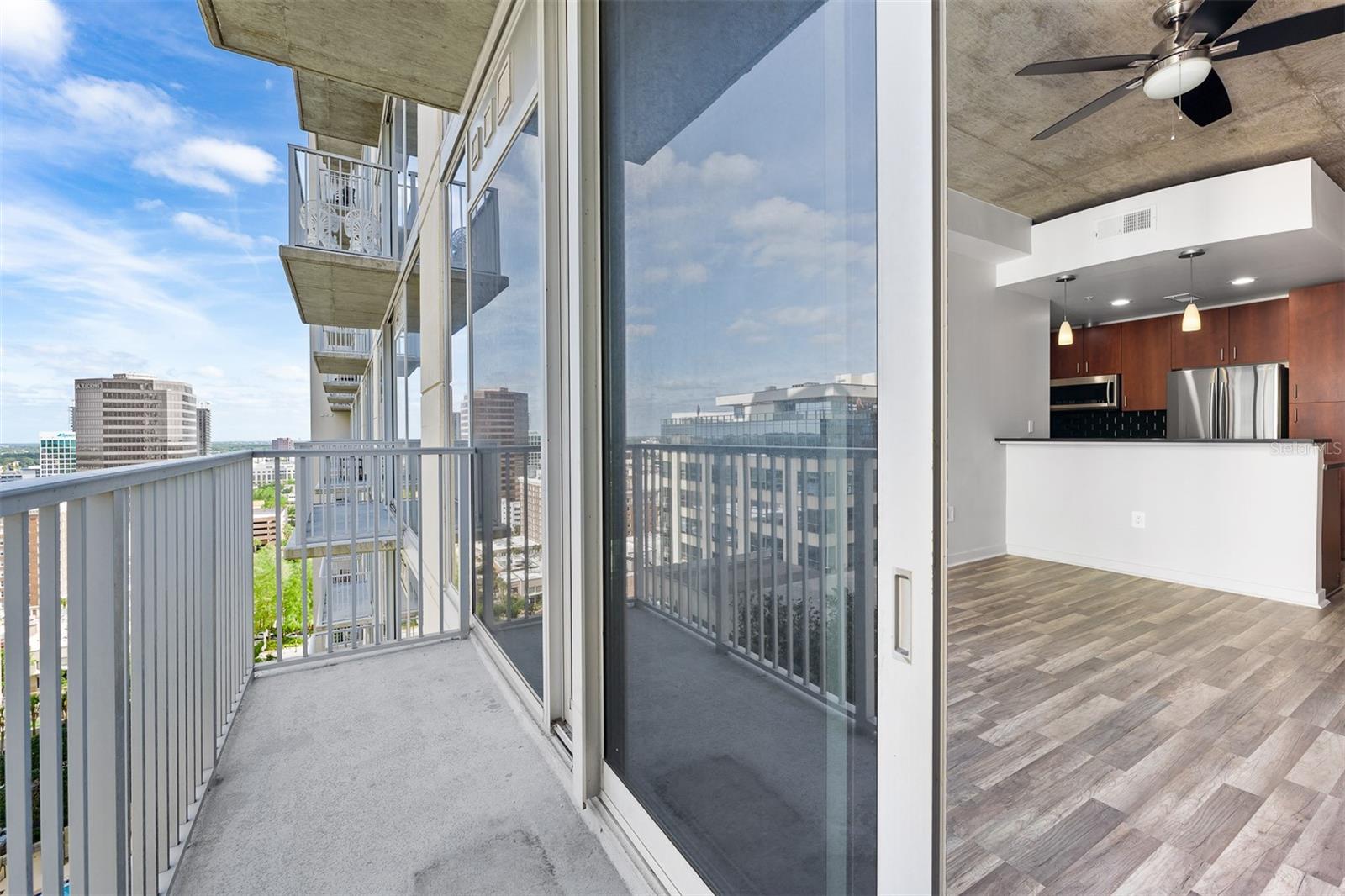 Image 21 of 32 For 155 Court Avenue 1604