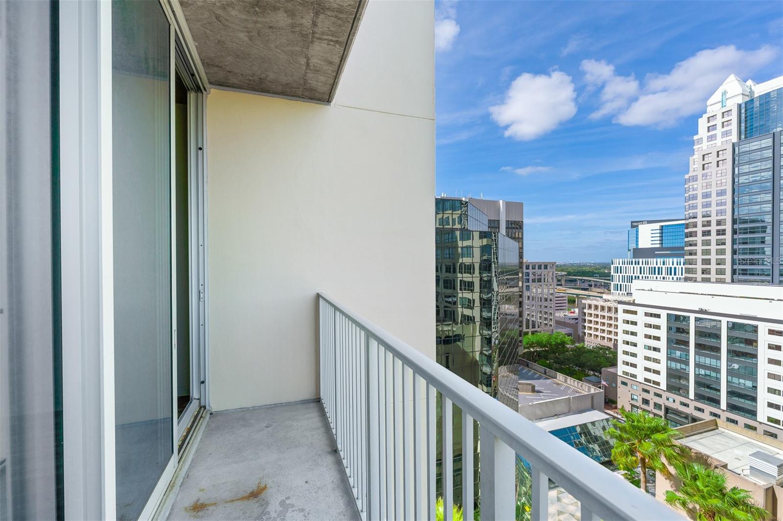 Image 22 of 32 For 155 Court Avenue 1604