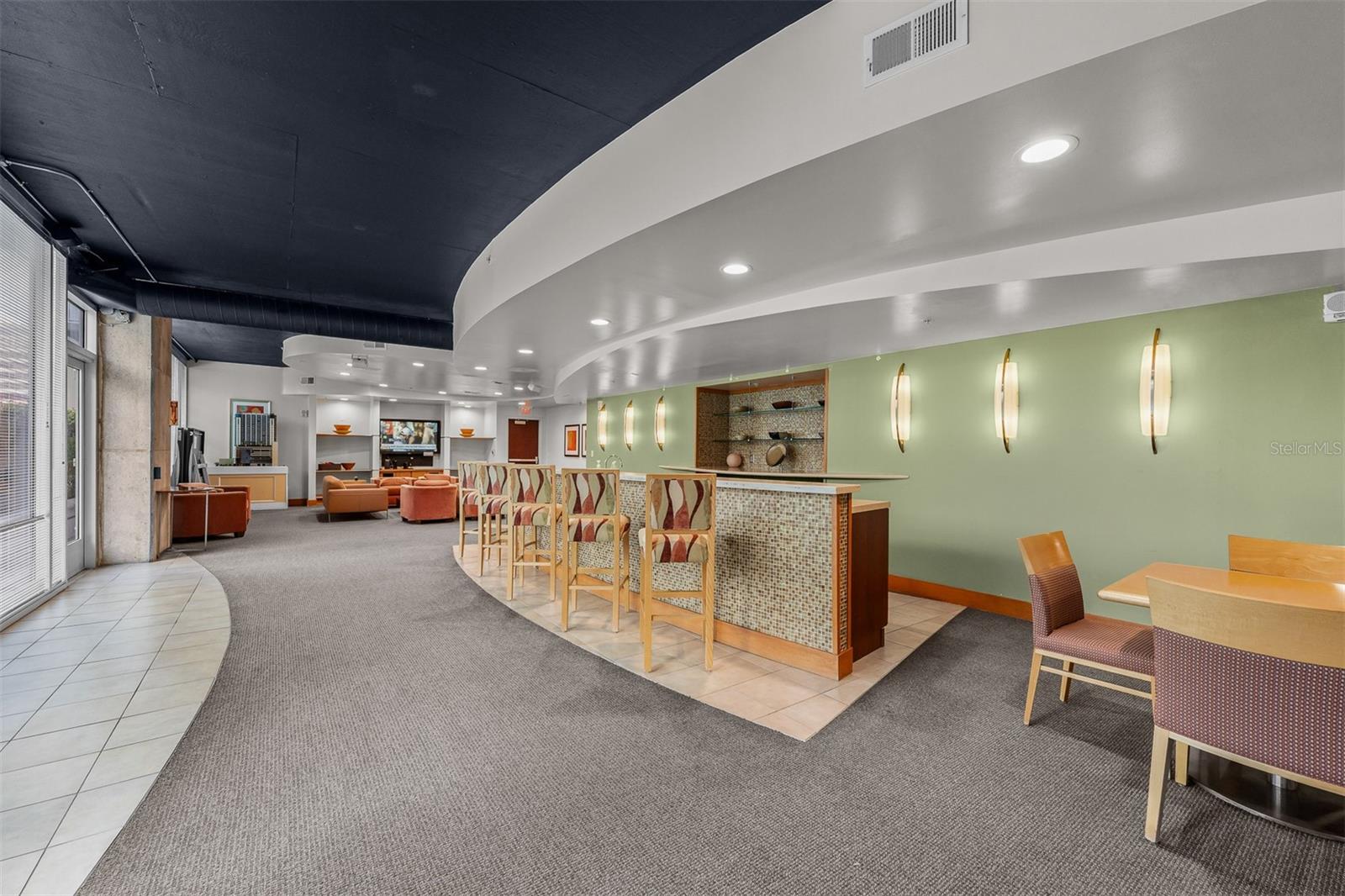 Image 29 of 32 For 155 Court Avenue 1604