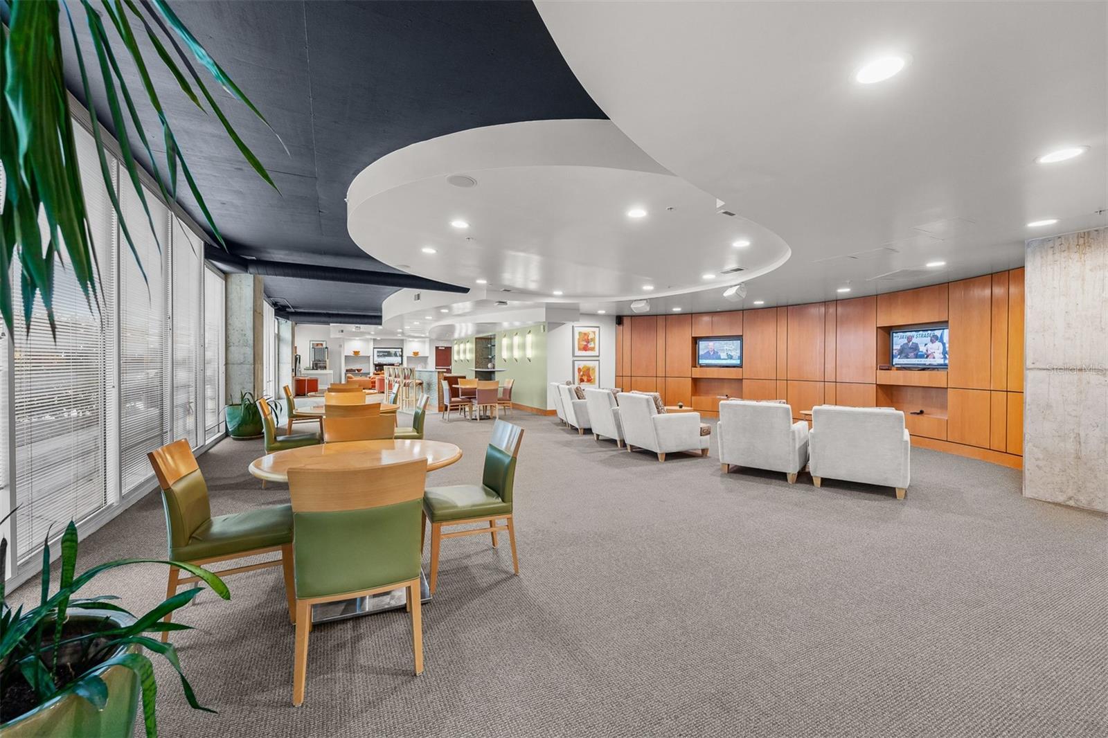 Image 30 of 32 For 155 Court Avenue 1604