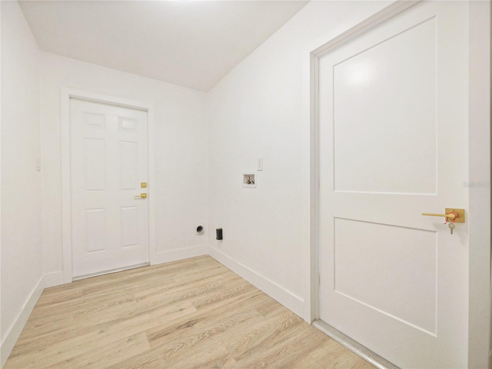 Image 18 of 29 For 2466 Fieldingwood Road