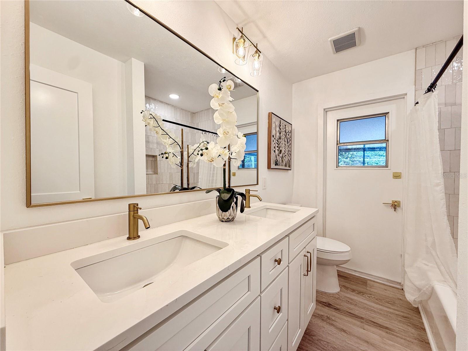 Image 21 of 29 For 2466 Fieldingwood Road