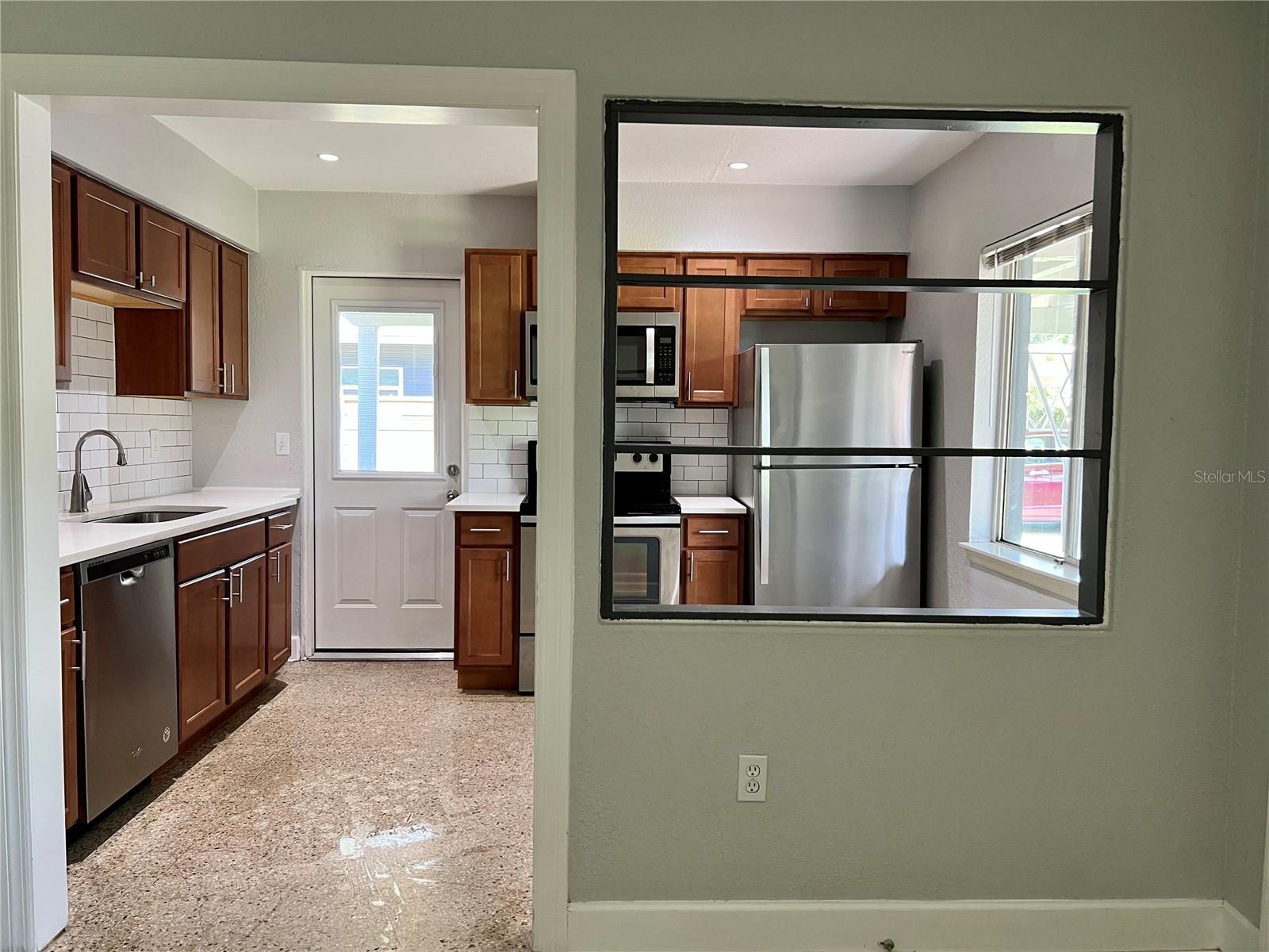 Image 9 of 13 For 2503 Kaley Avenue