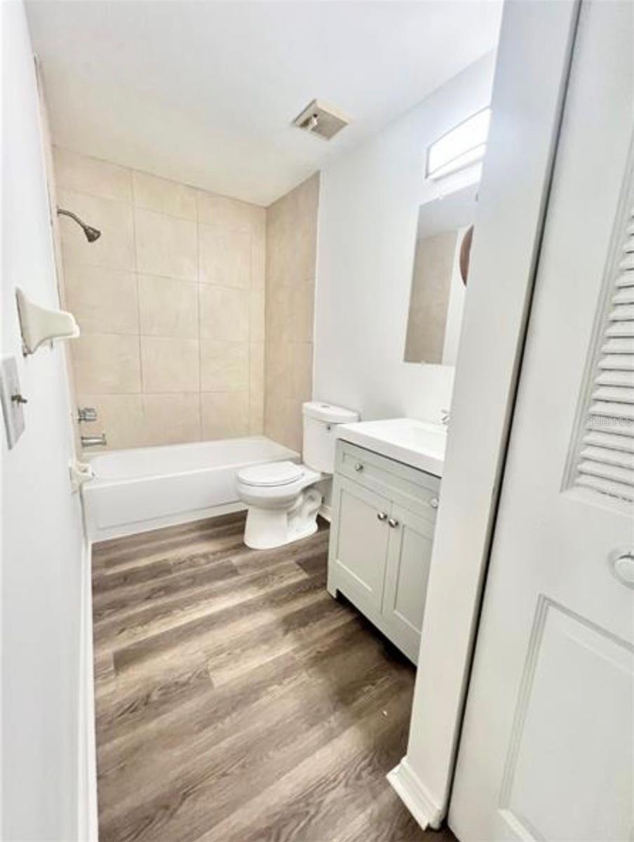 Image 6 of 9 For 5011 Bordeaux Village Place 201