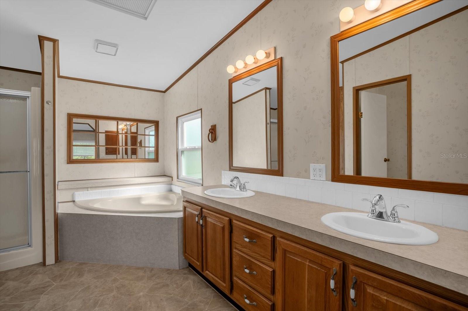 Image 20 of 52 For 4114 Myrtle Oak Court 852