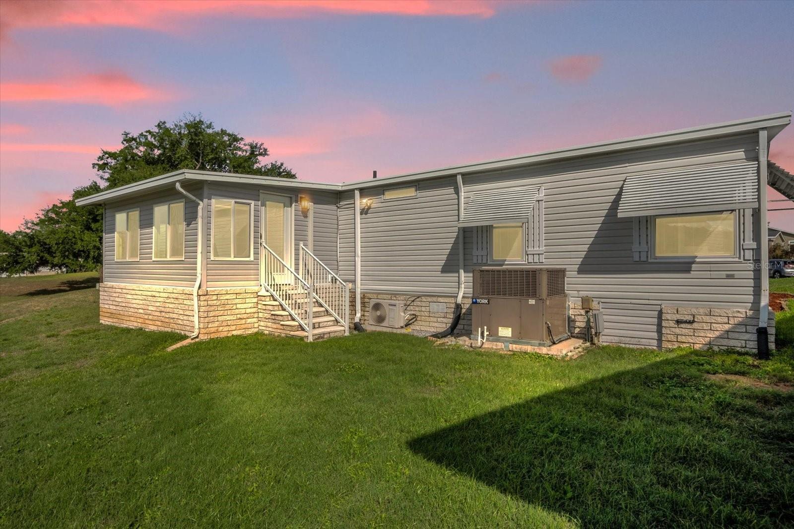 Image 3 of 52 For 4114 Myrtle Oak Court 852