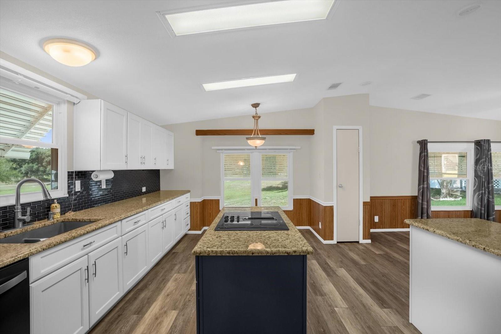 Image 8 of 52 For 4114 Myrtle Oak Court 852