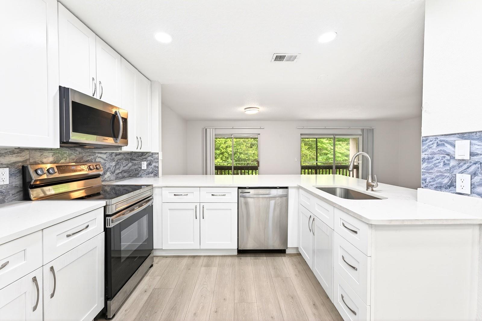 Image 5 of 39 For 600 Northern Way 302