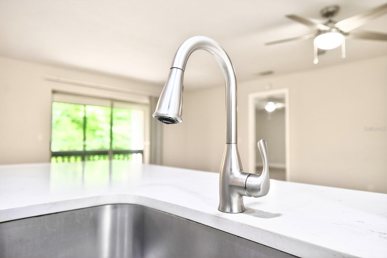 Image 6 of 39 For 600 Northern Way 302