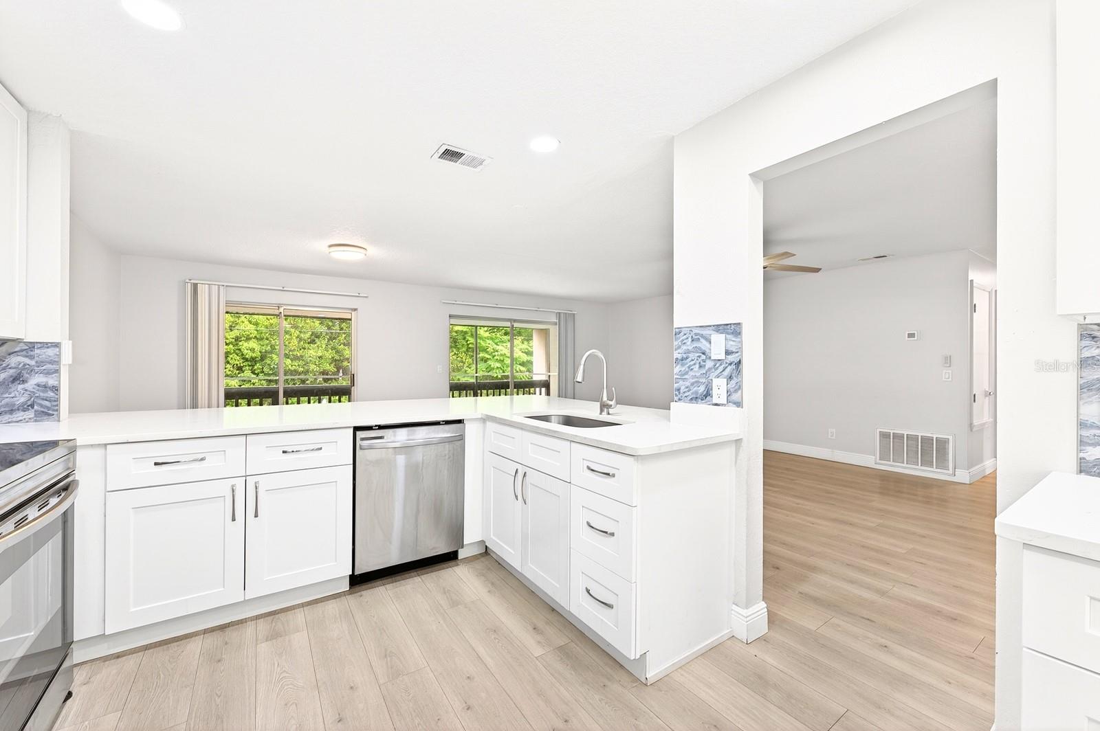 Image 7 of 39 For 600 Northern Way 302