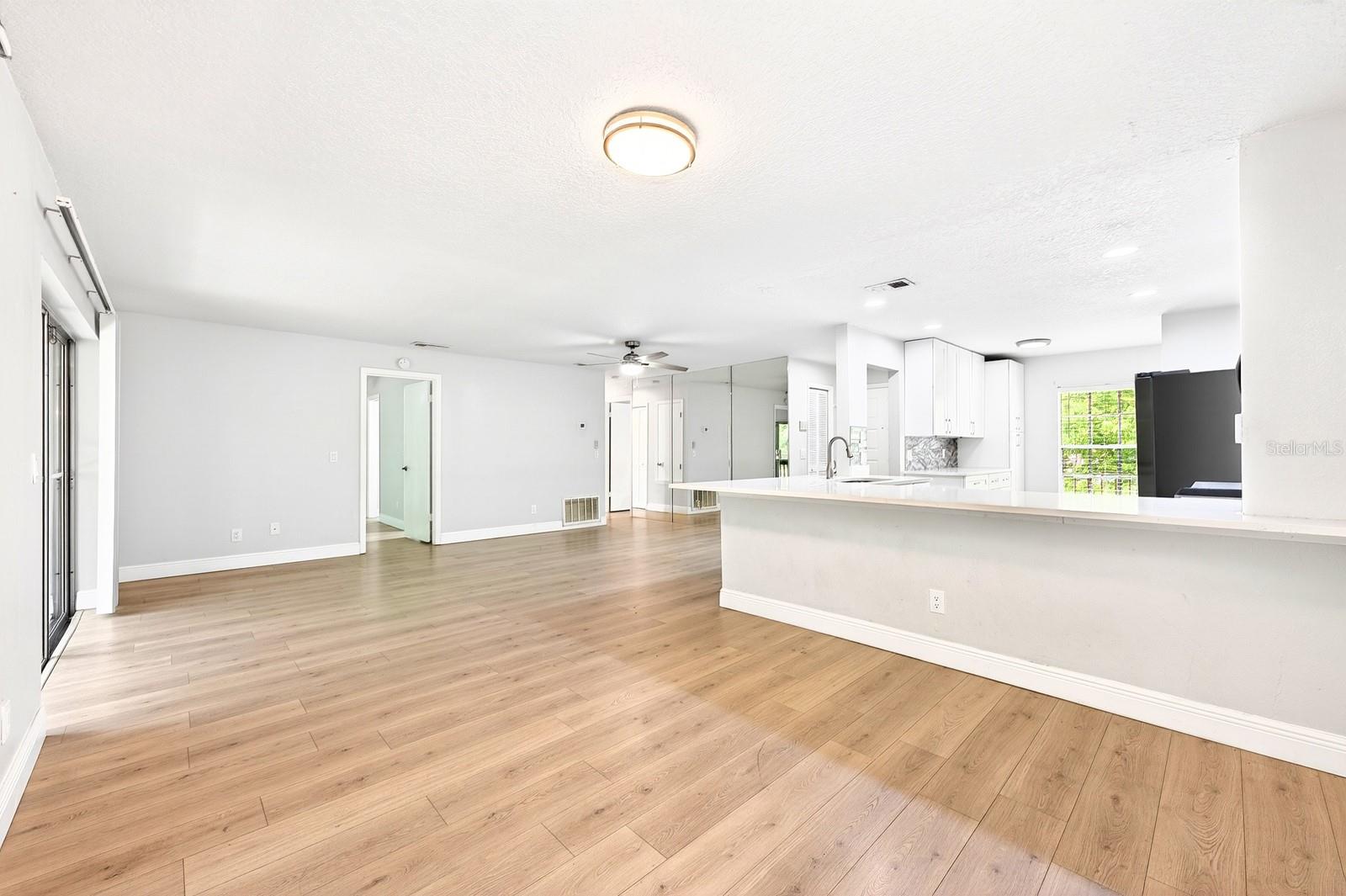 Image 9 of 39 For 600 Northern Way 302