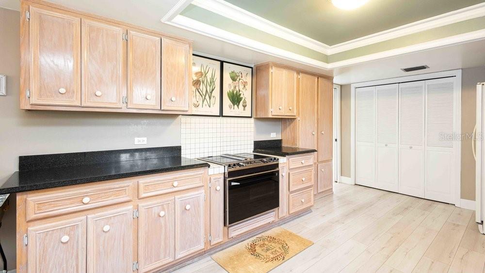 Image 18 of 43 For 106 Country Place