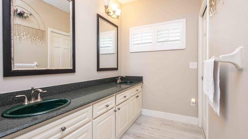 Image 25 of 43 For 106 Country Place