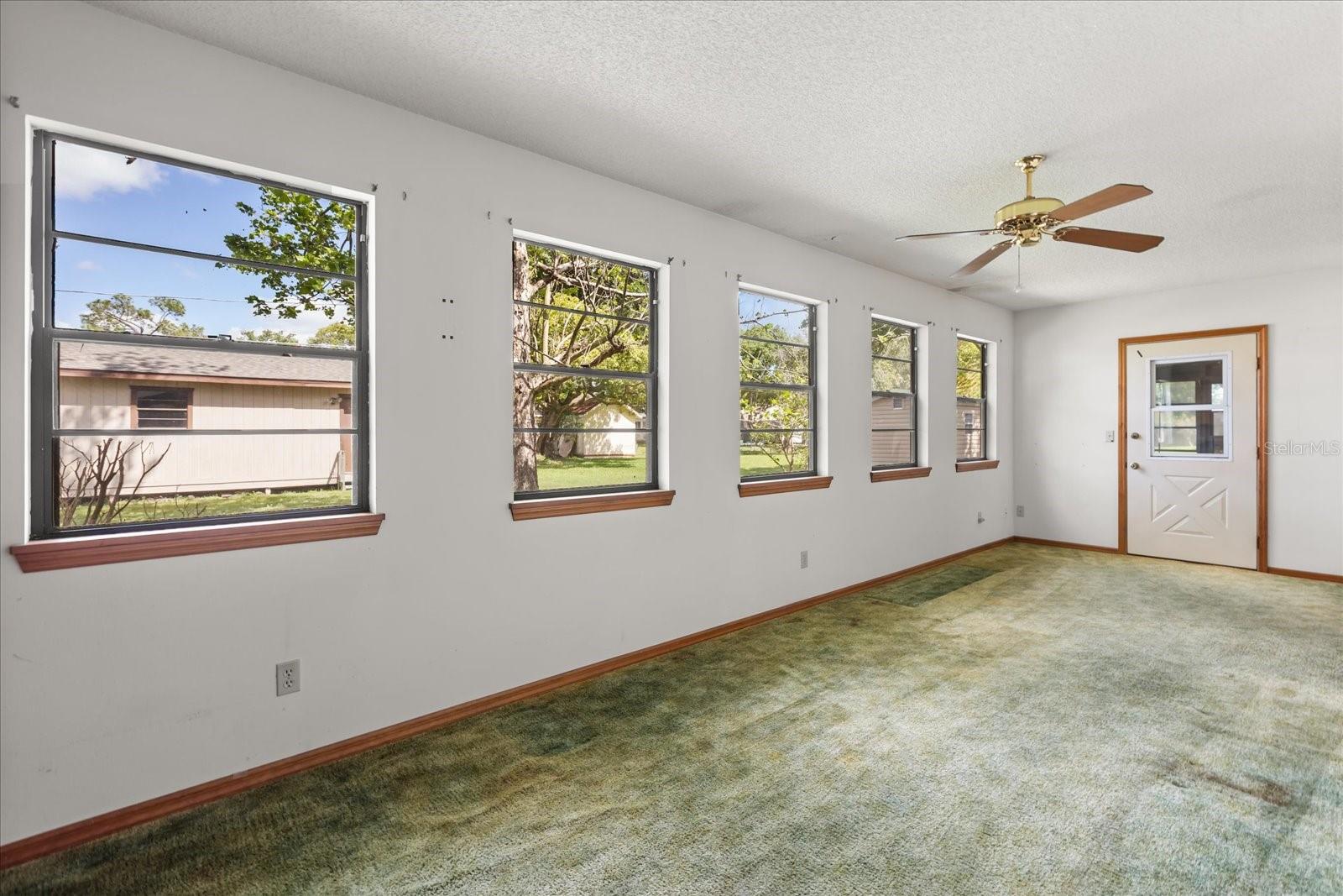 Image 11 of 27 For 407 Wyoming Avenue