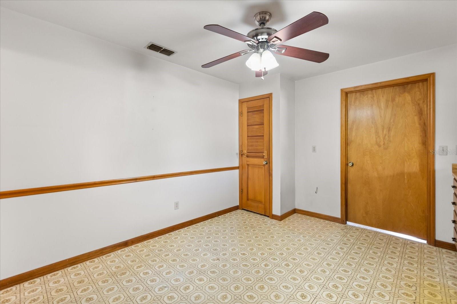 Image 12 of 27 For 407 Wyoming Avenue