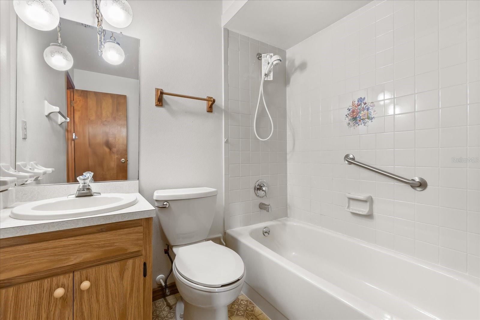 Image 13 of 27 For 407 Wyoming Avenue