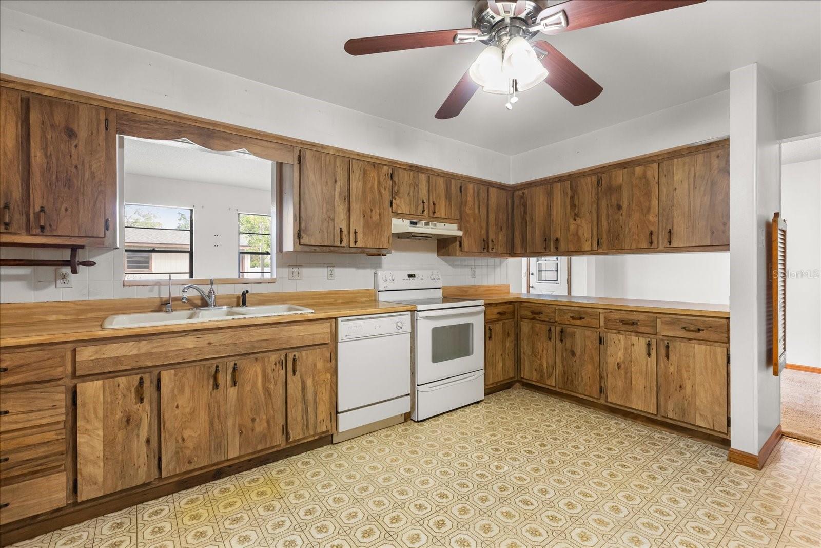 Image 3 of 27 For 407 Wyoming Avenue