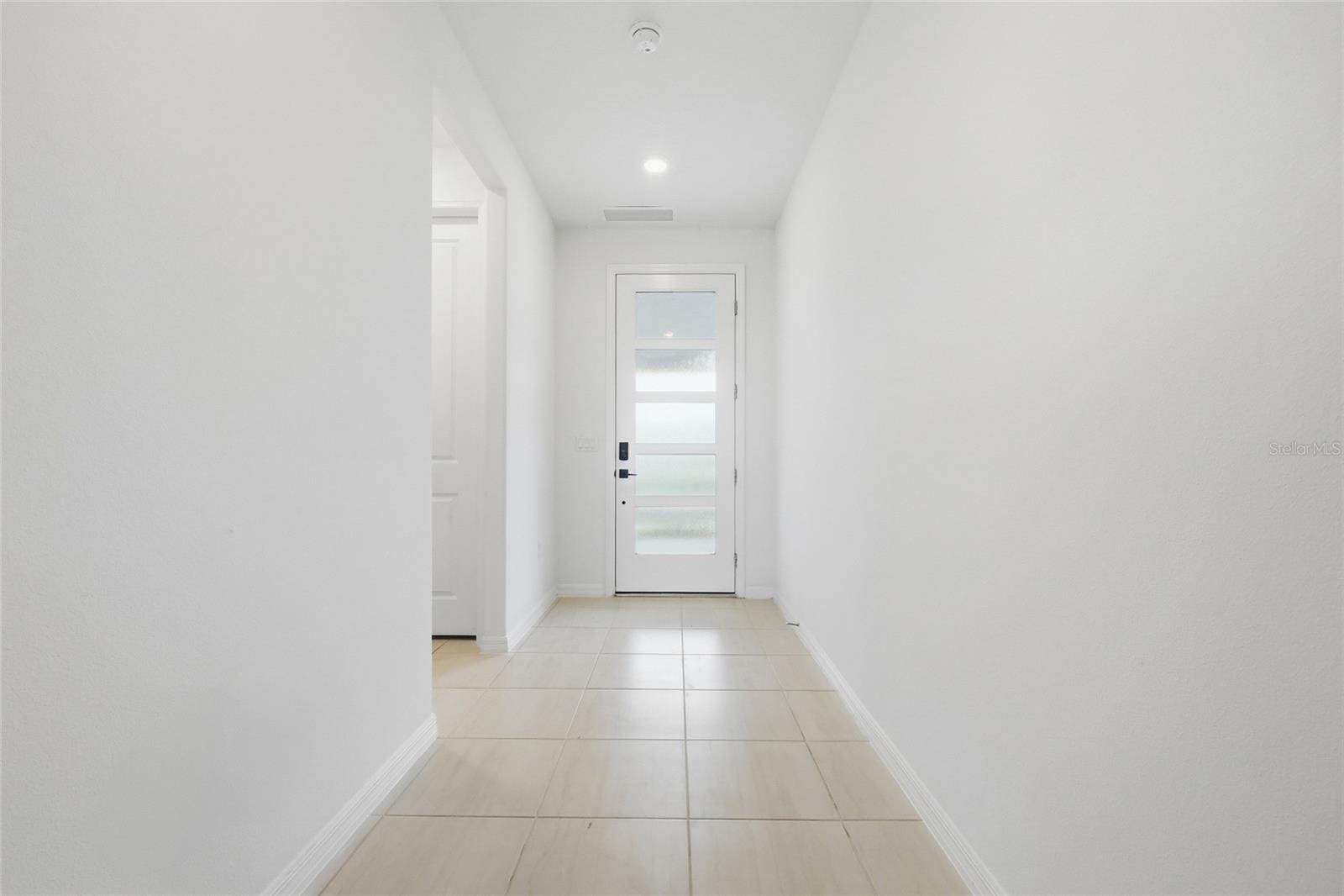 Listing photo id 14 for 6711 Willow View Avenue