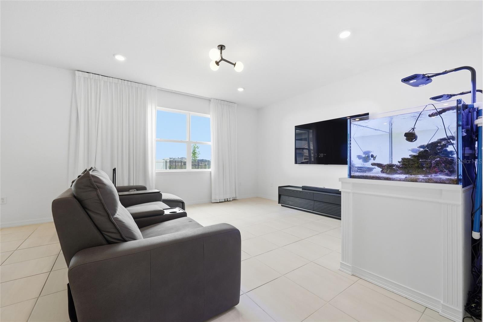 Listing photo id 16 for 6711 Willow View Avenue