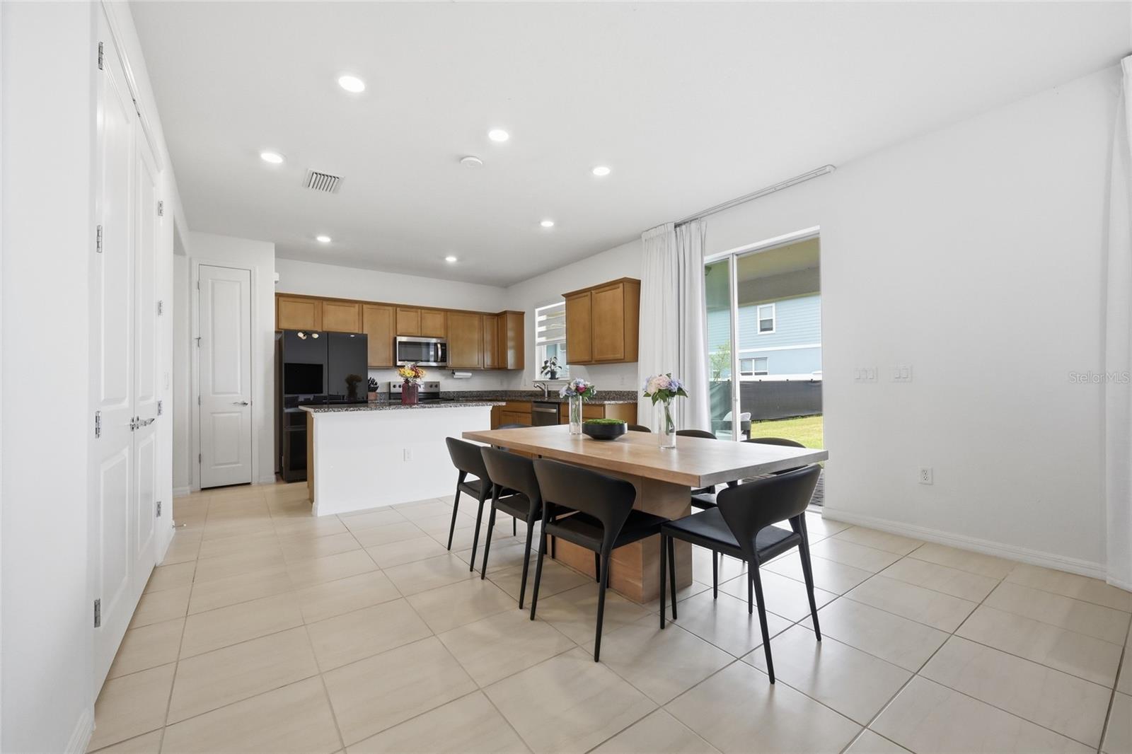 Listing photo id 19 for 6711 Willow View Avenue