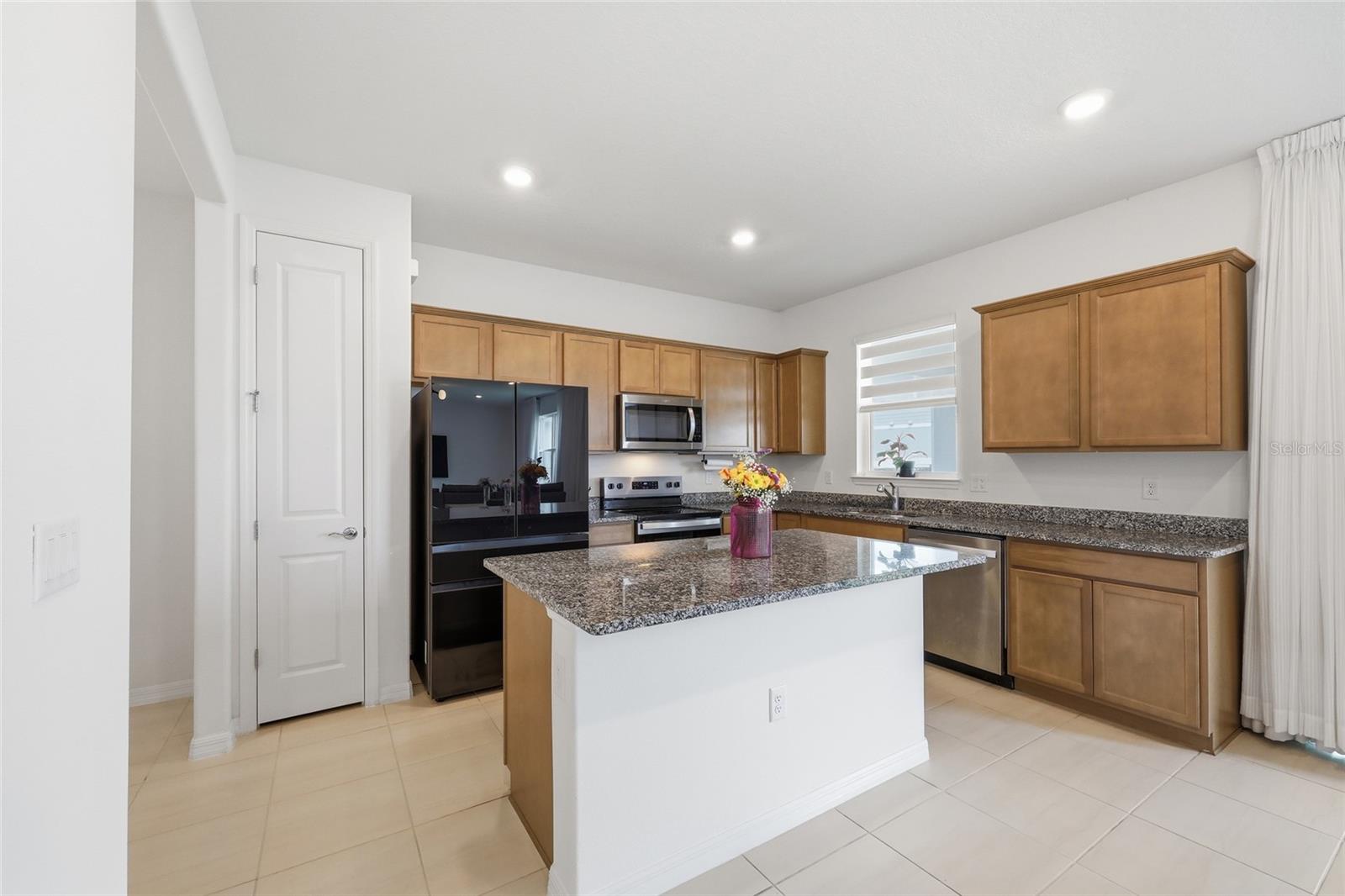 Listing photo id 22 for 6711 Willow View Avenue