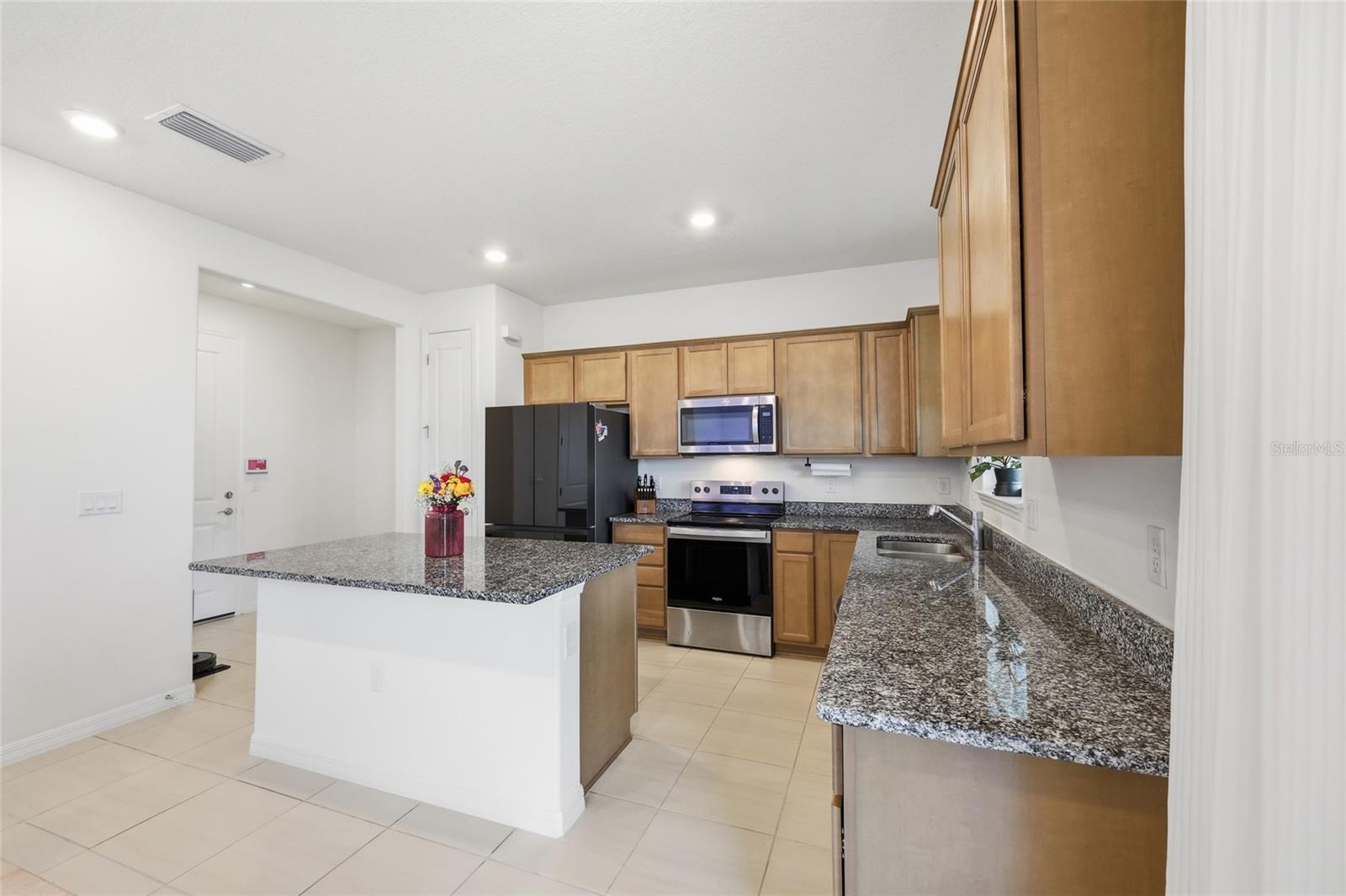 Listing photo id 23 for 6711 Willow View Avenue