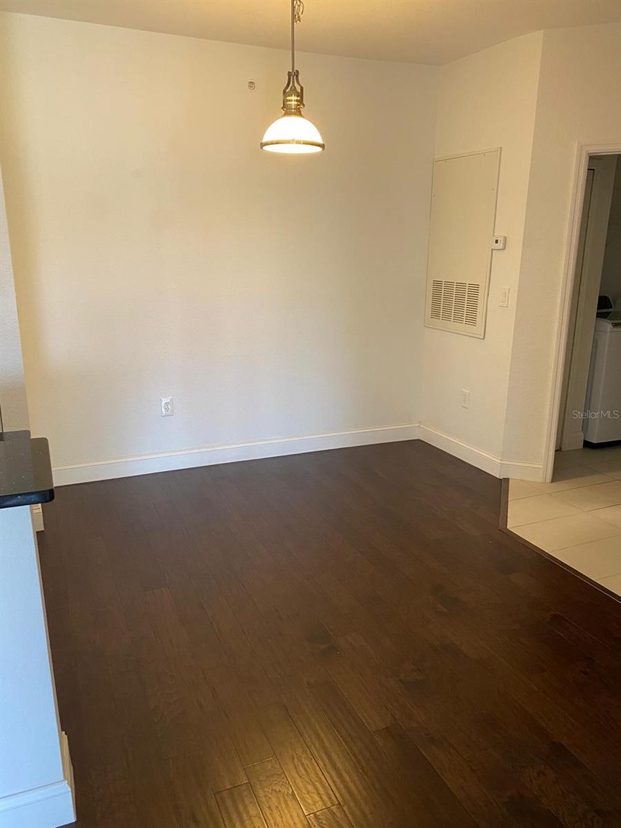 Image 3 of 13 For 5475 Vineland Road 8311