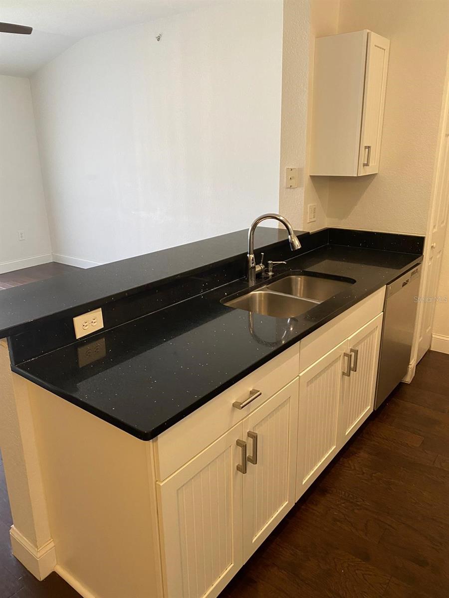 Image 5 of 13 For 5475 Vineland Road 8311