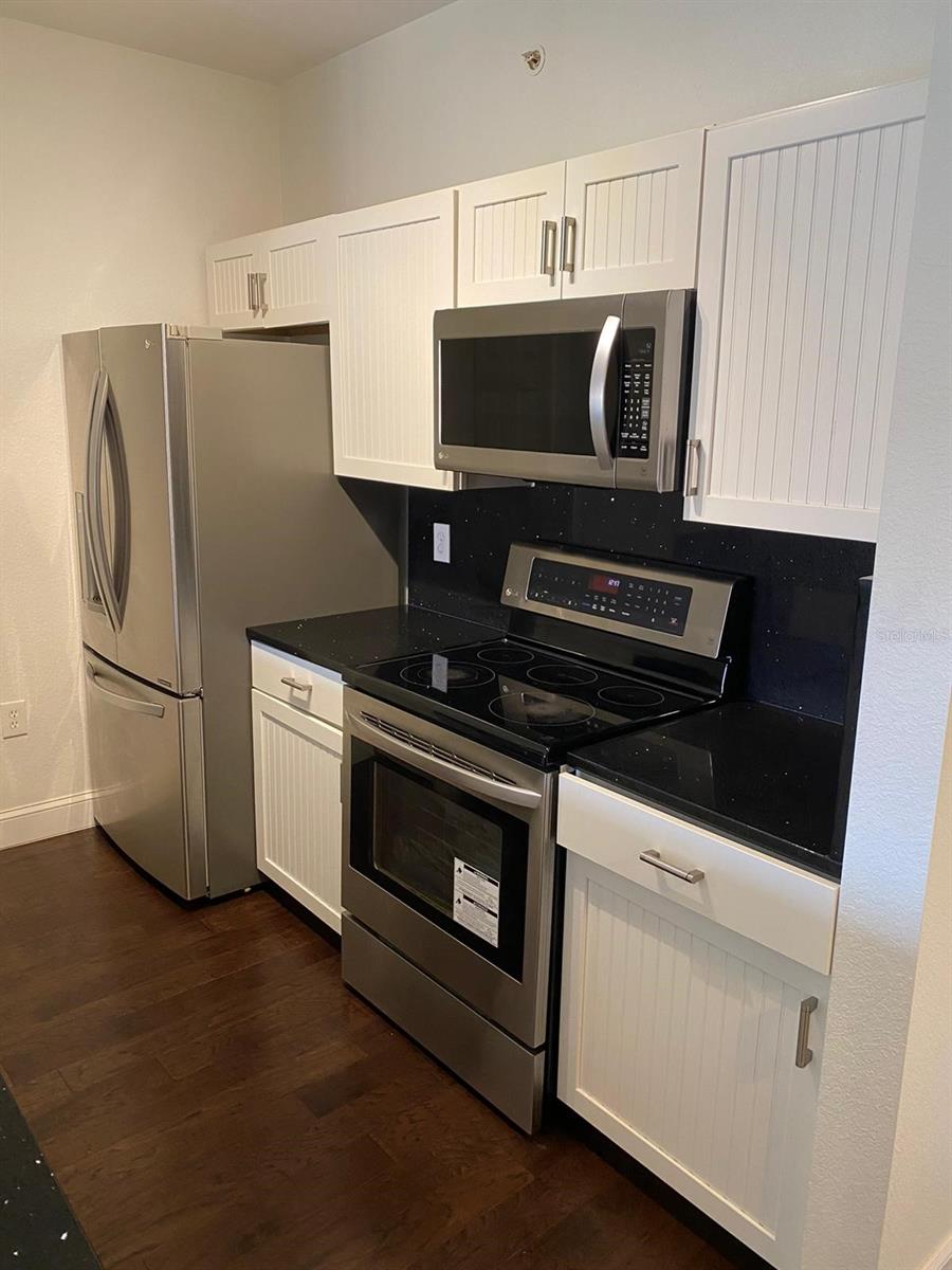 Image 6 of 13 For 5475 Vineland Road 8311