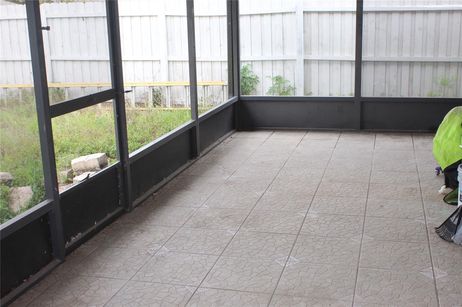 Listing photo id 16 for 10115 Vista Cove Lane