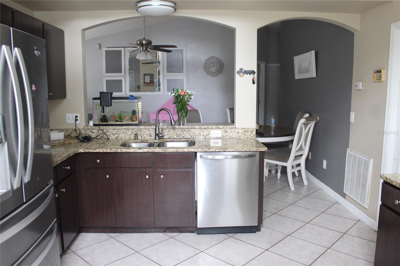 Listing photo id 1 for 10115 Vista Cove Lane