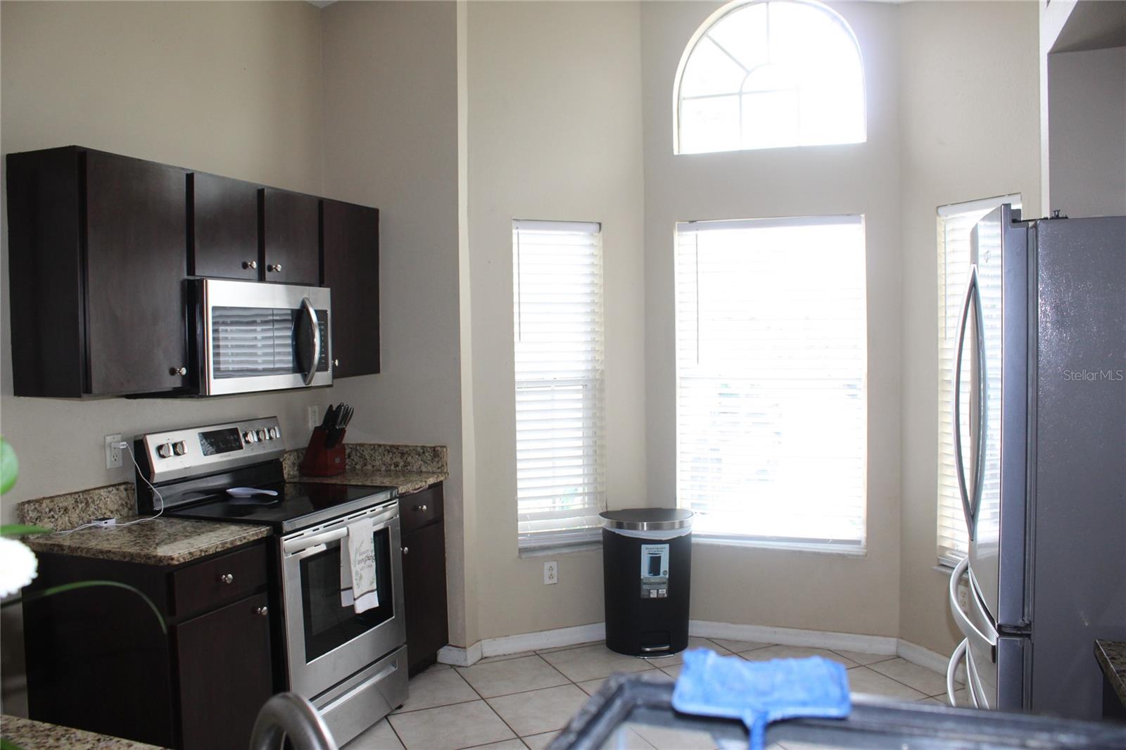 Listing photo id 2 for 10115 Vista Cove Lane