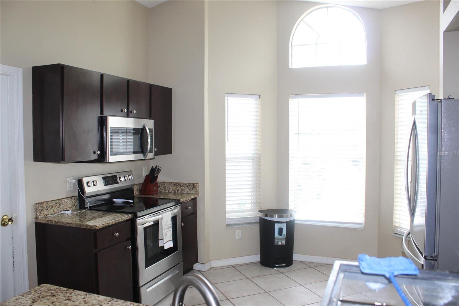 Listing photo id 3 for 10115 Vista Cove Lane