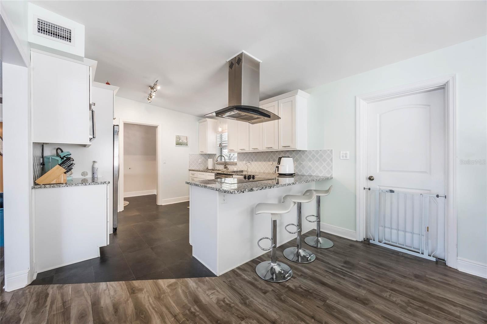 Image 11 of 35 For 4610 Elaine Place