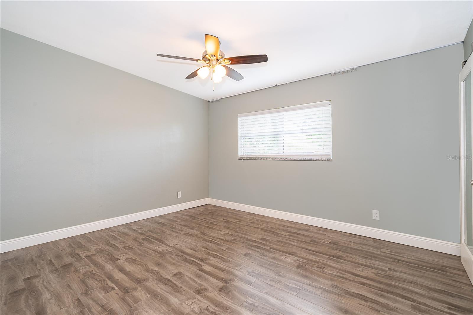 Image 22 of 35 For 4610 Elaine Place