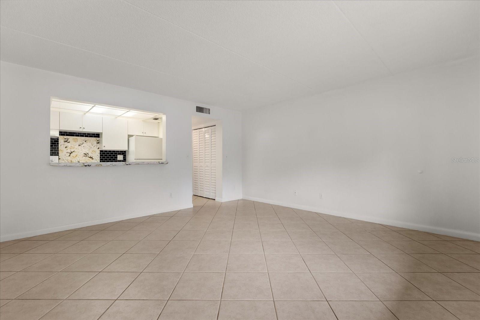 Image 10 of 19 For 633 Palmetto Avenue 1030