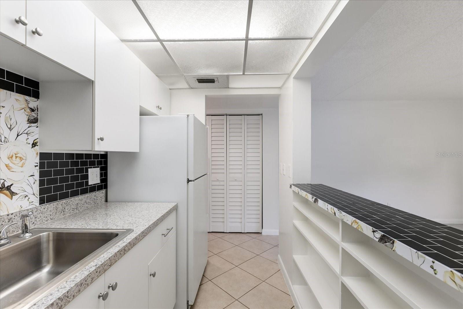 Image 12 of 19 For 633 Palmetto Avenue 1030