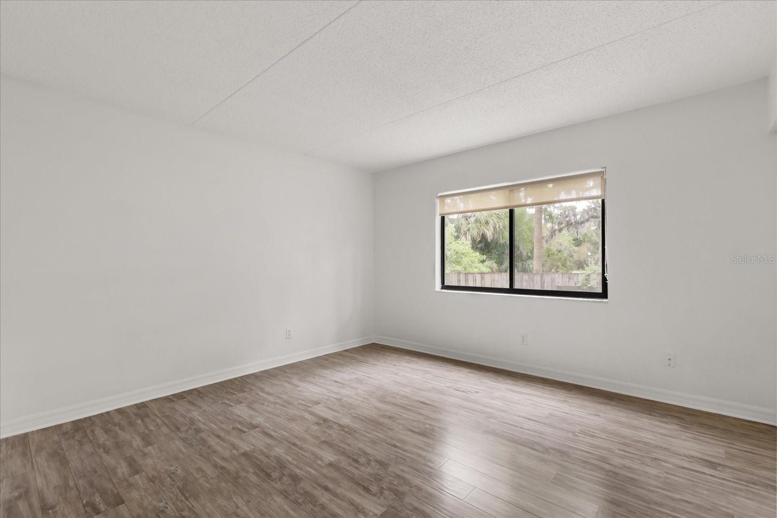 Image 16 of 19 For 633 Palmetto Avenue 1030