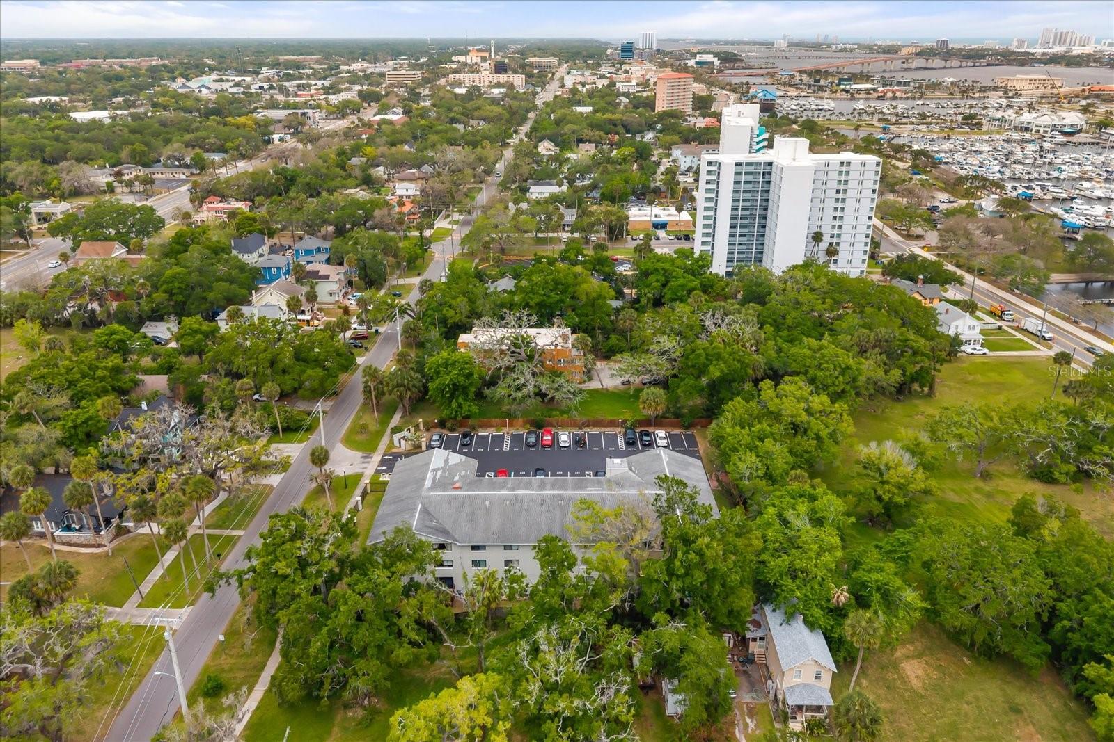 Image 4 of 19 For 633 Palmetto Avenue 1030