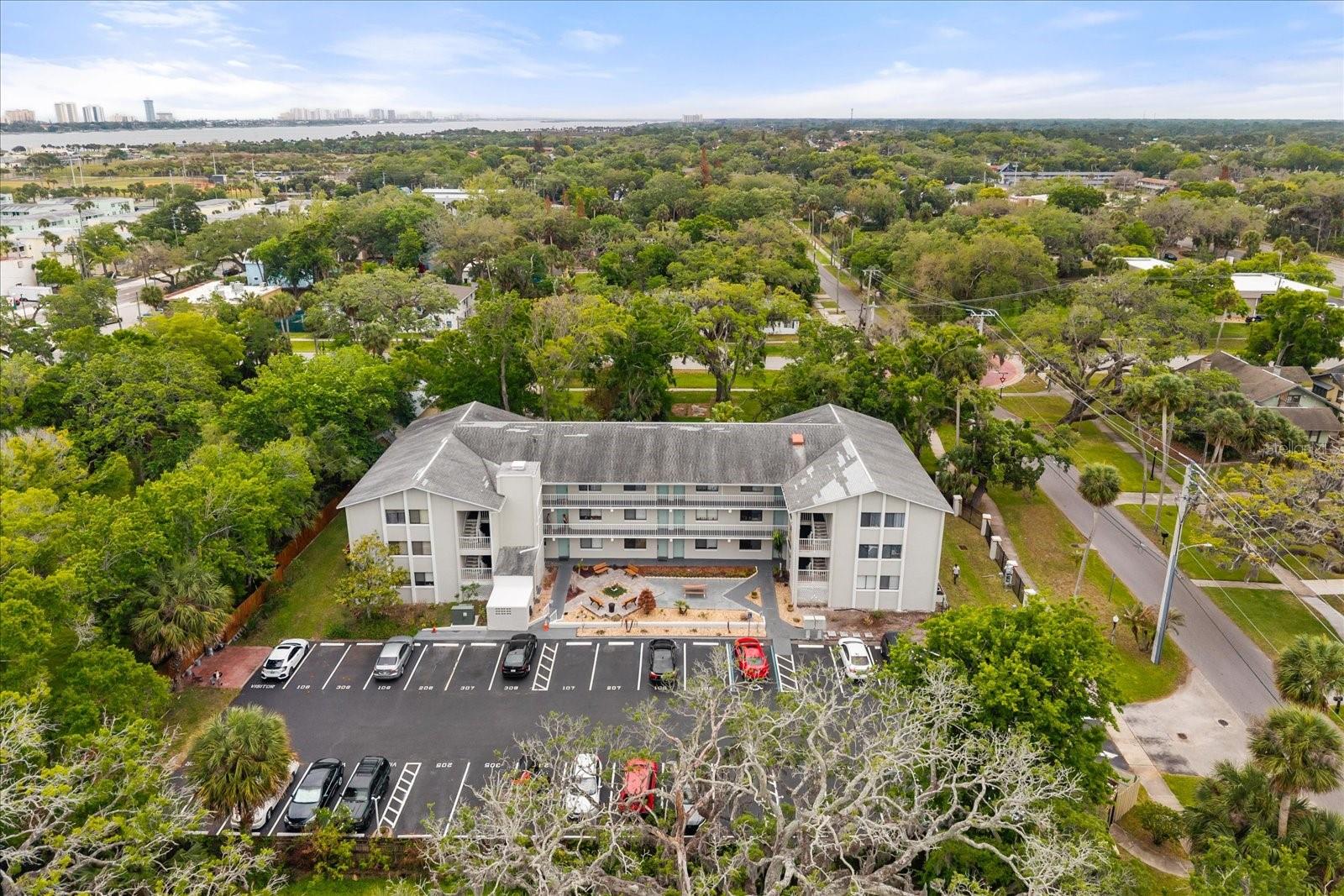 Image 5 of 19 For 633 Palmetto Avenue 1030