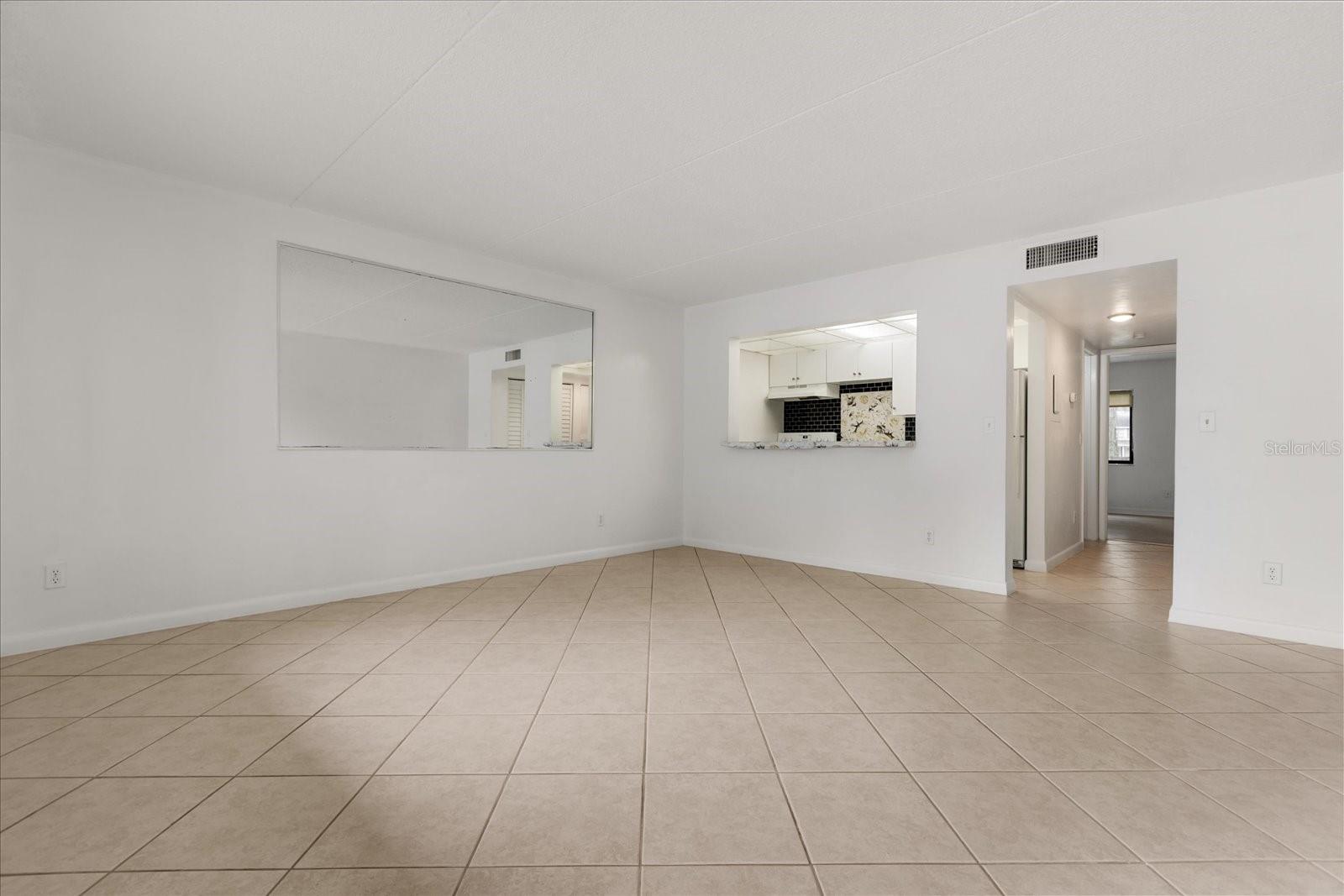 Image 8 of 19 For 633 Palmetto Avenue 1030