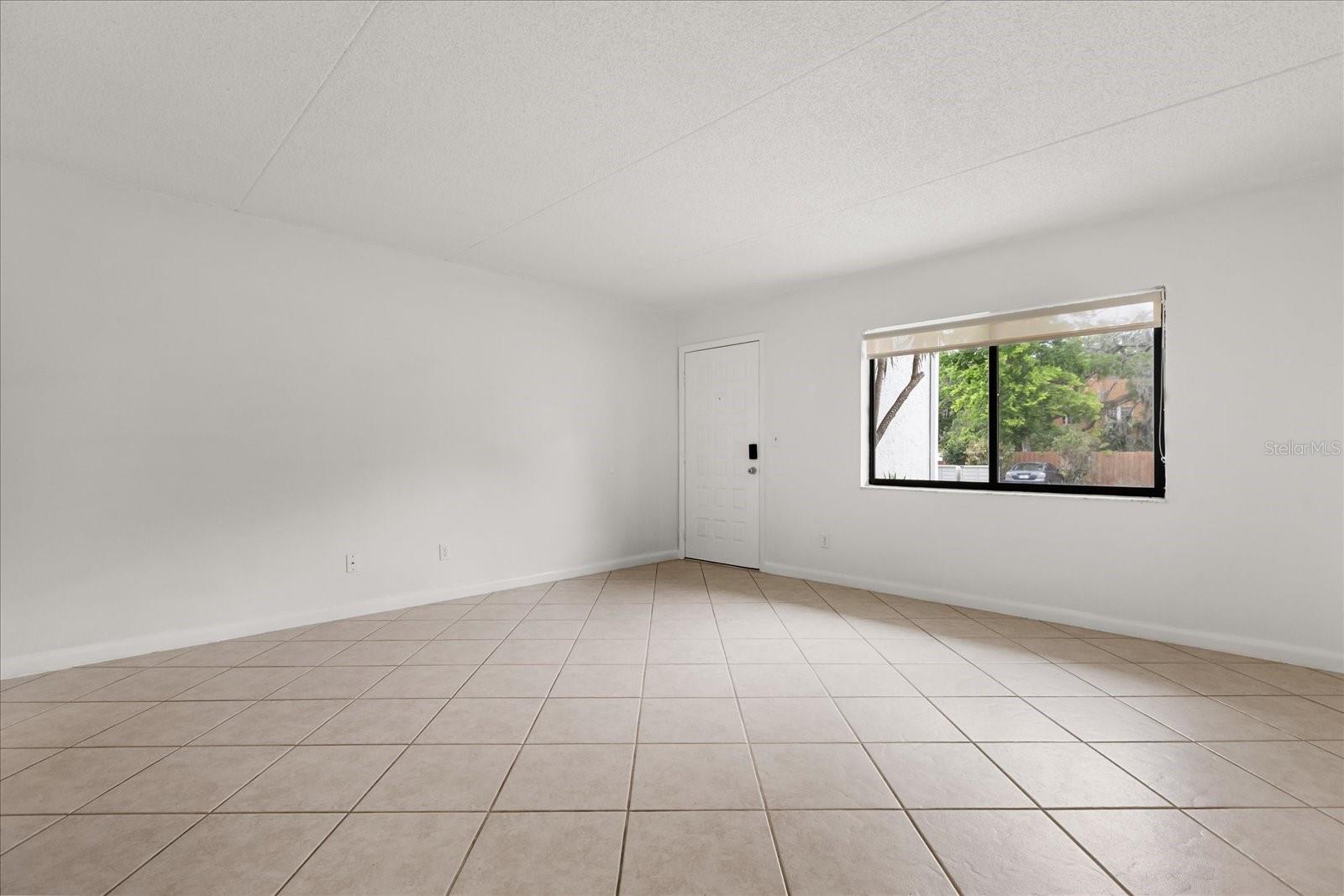 Image 9 of 19 For 633 Palmetto Avenue 1030