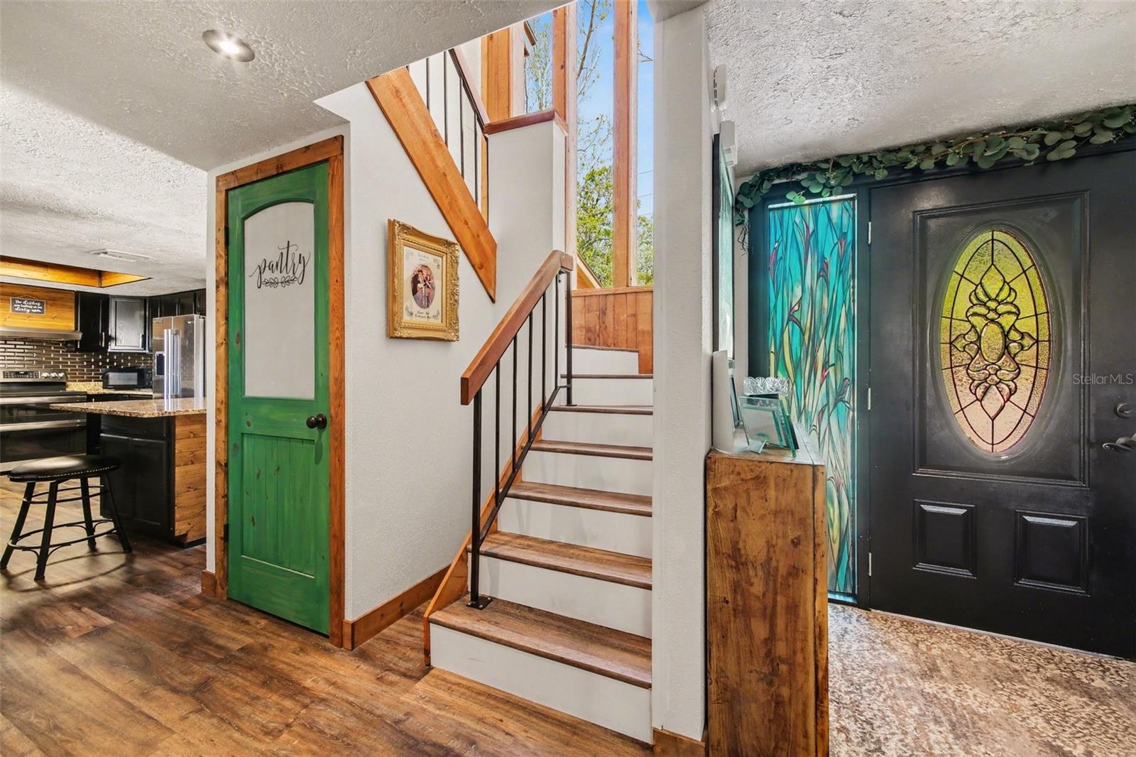 Image 16 of 37 For 916 Cleveland Street