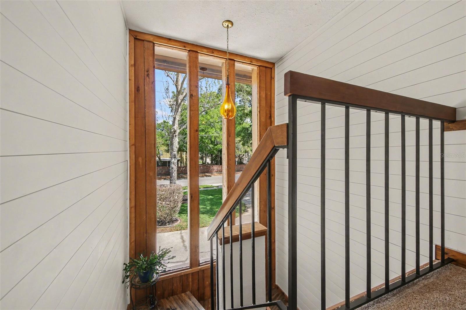 Image 17 of 37 For 916 Cleveland Street