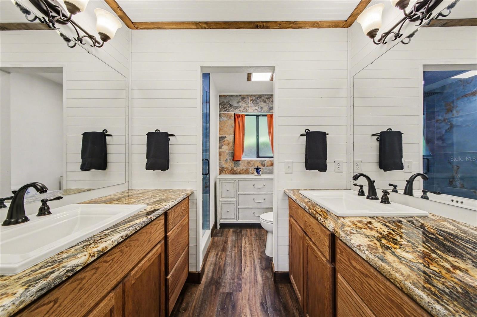 Image 27 of 37 For 916 Cleveland Street