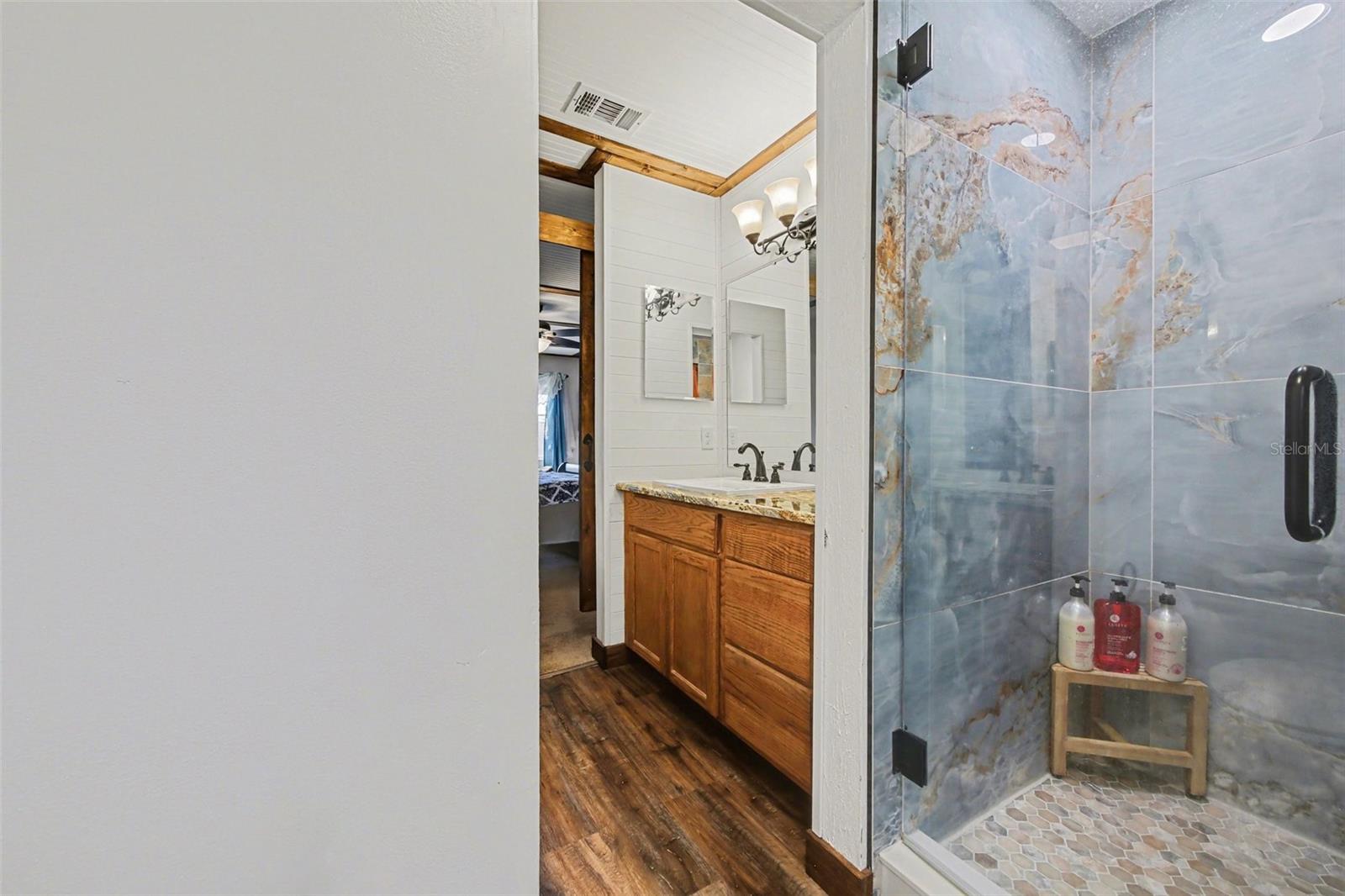 Image 28 of 37 For 916 Cleveland Street